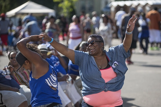 women outside Pillsbury United Communities